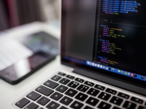 Read more about the article Teknik Informatika Kerja Apa? Cek Prospeknya di sini