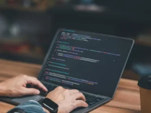 Read more about the article DevOps Engineer: Peran, Tugas, dan Keterampilan yang Dimiliki